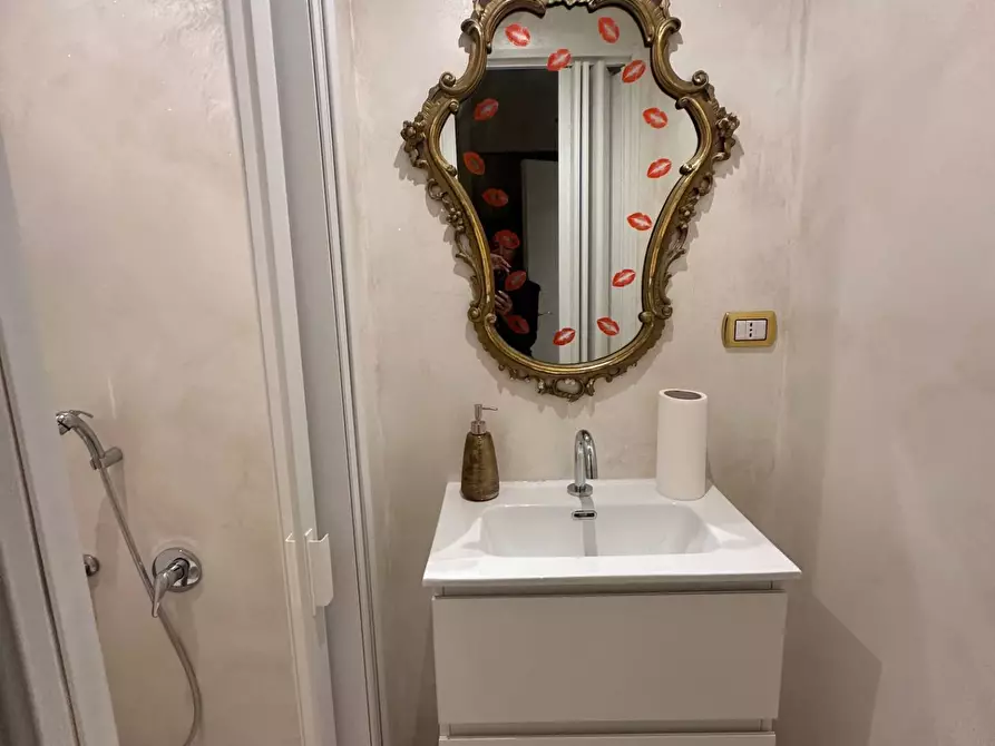 Immagine 8 di Negozio in vendita  in VIA DEL COMMERCIO 8P a Genova