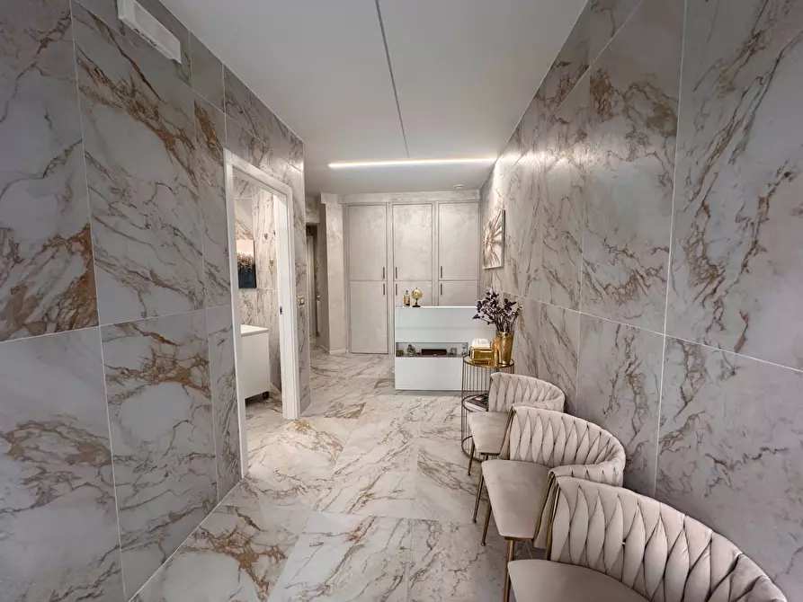 Immagine 1 di Negozio in vendita  in VIA DEL COMMERCIO 8P a Genova