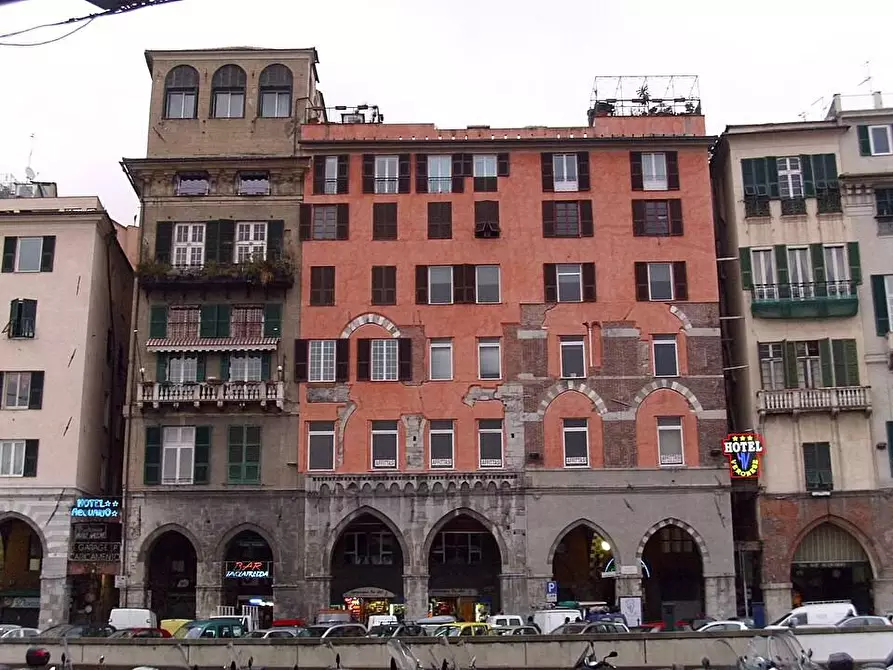 Immagine 3 di Albergo/B&B/Residence in vendita  in Via Di Sottoripa 3 a Genova