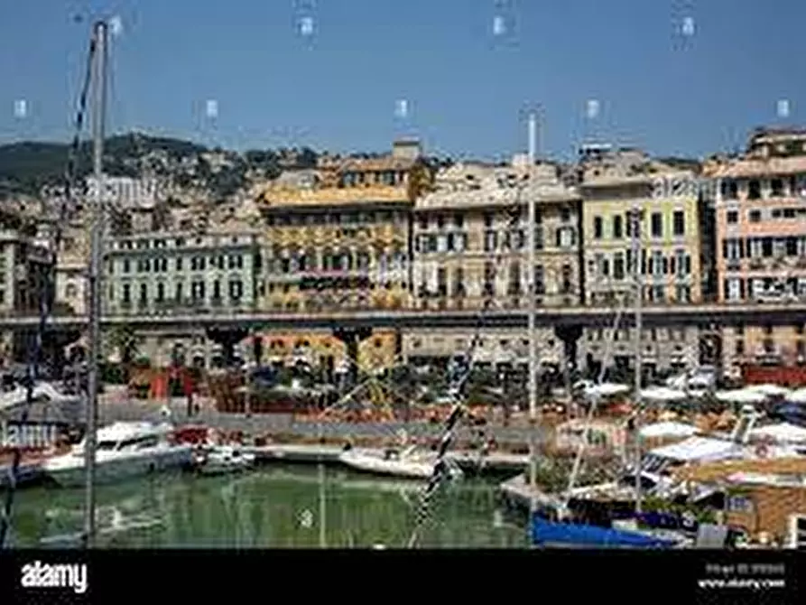 Immagine 4 di Albergo/B&B/Residence in vendita  in Via Di Sottoripa 3 a Genova