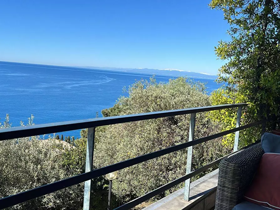 Immagine 3 di Villa in vendita  in Via Roma 54 a Genova