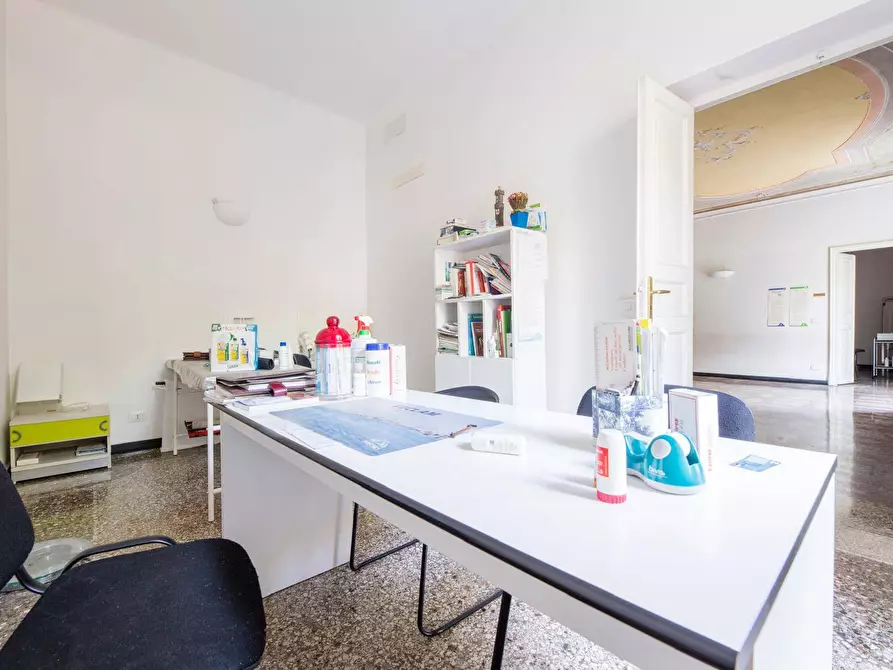 Immagine 20 di Appartamento in vendita  in corso ugo bassi a Genova