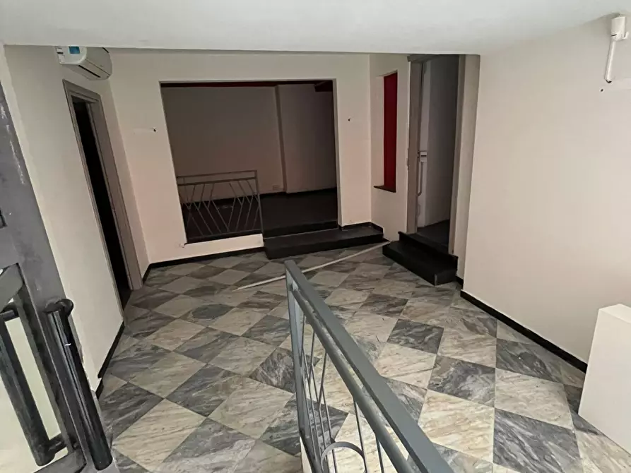 Immagine 5 di Locale commerciale in affitto  in Via Giordano a Genova