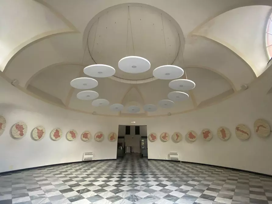 Immagine 9 di Locale commerciale in affitto  in Via Giordano a Genova