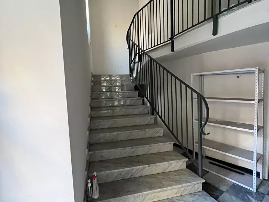 Immagine 15 di Locale commerciale in affitto  in Via Giordano a Genova