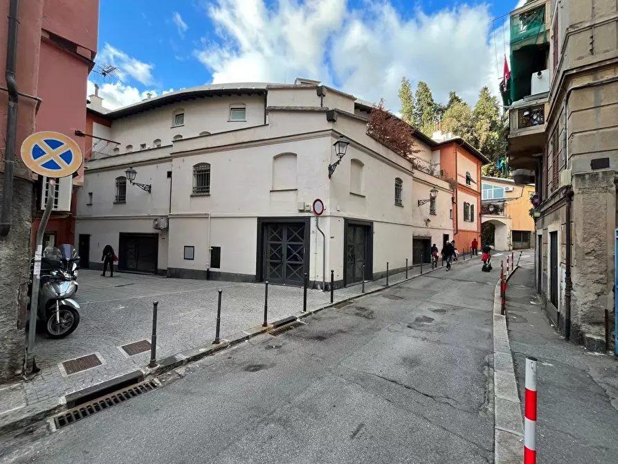 Immagine 16 di Locale commerciale in affitto  in Via Giordano a Genova