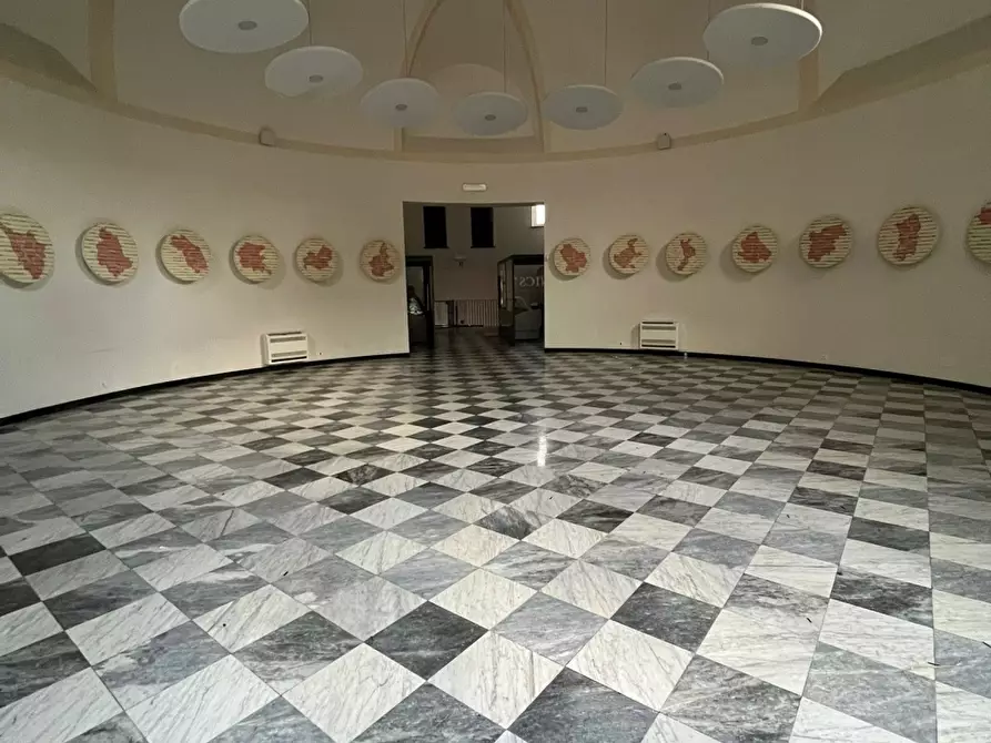 Immagine 18 di Locale commerciale in affitto  in Via Giordano a Genova