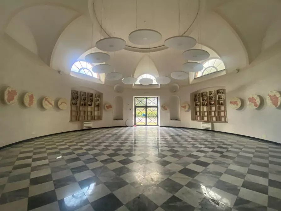 Immagine 21 di Locale commerciale in affitto  in Via Giordano a Genova