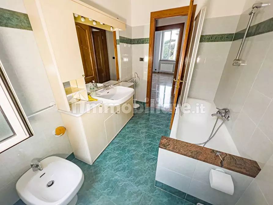 Immagine 12 di Appartamento in vendita  in VIA MONTEZOVETTO 12 a Genova