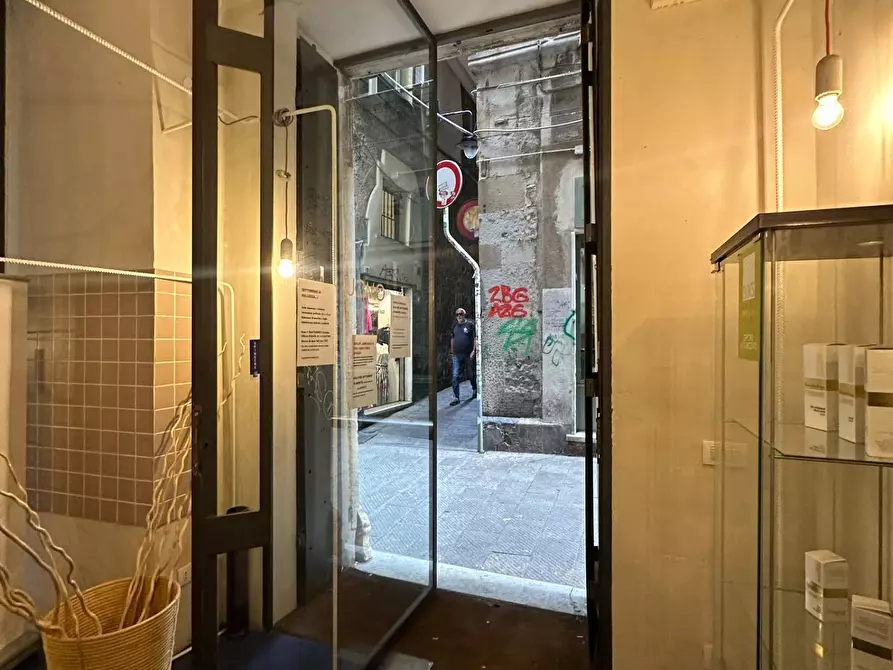 Immagine 1 di Attività commerciale in vendita  in Via Canneto il lungo a Genova