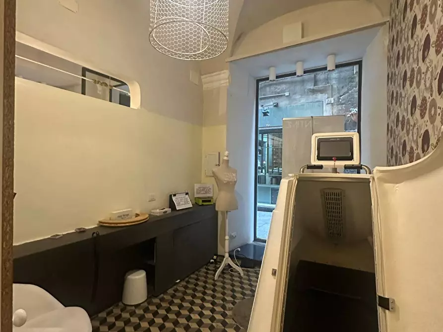 Immagine 3 di Attività commerciale in vendita  in Via Canneto il lungo a Genova