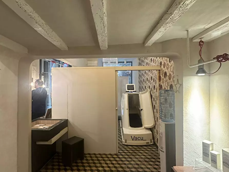 Immagine 5 di Attività commerciale in vendita  in Via Canneto il lungo a Genova