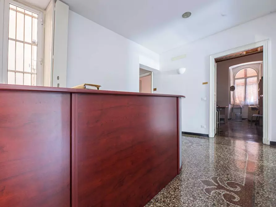 Immagine 5 di Appartamento in vendita  in corso ugo bassi a Genova