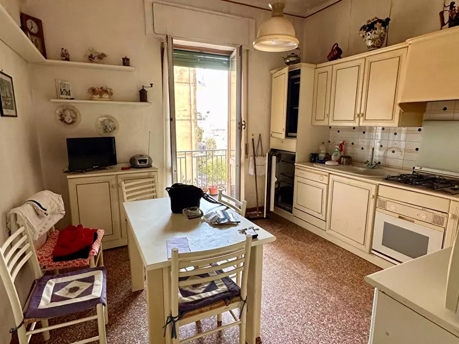 Immagine 10 di Appartamento in vendita  in via finale 11 a Genova
