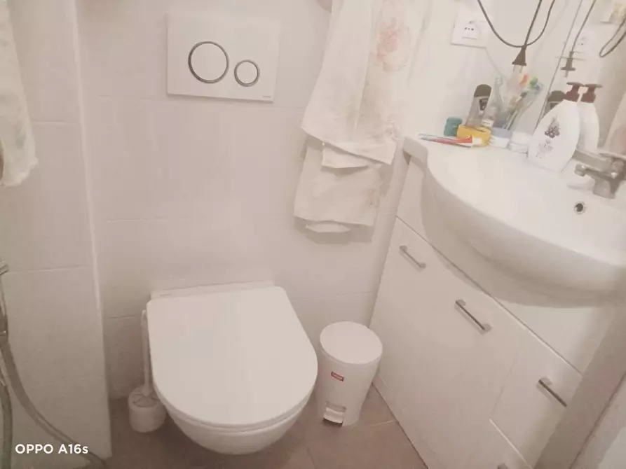 Immagine 11 di Appartamento in vendita  in Via Venezia a Genova