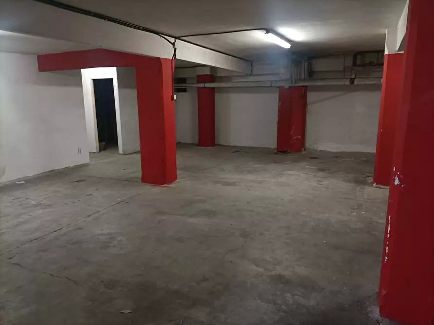 Immagine 5 di Locale commerciale in affitto  in Via Trento a Genova