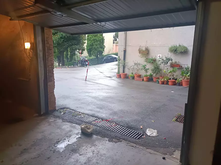Immagine 3 di Locale commerciale in affitto  in Via Trento a Genova