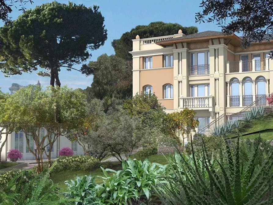 Immagine 1 di Villa in vendita  in Via romagneno 32 a Recco