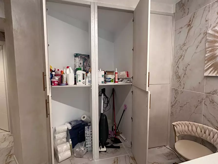 Immagine 9 di Negozio in affitto  in Via Del Commercio a Genova