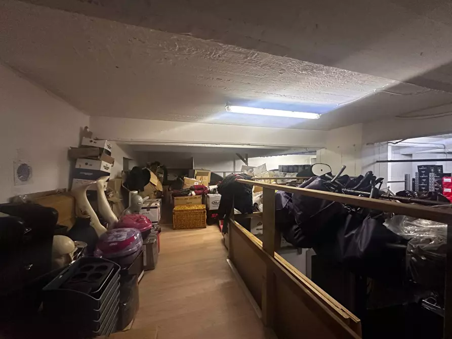 Immagine 1 di Locale commerciale in vendita  in Via Spinola Di San Pietro 6 a Genova