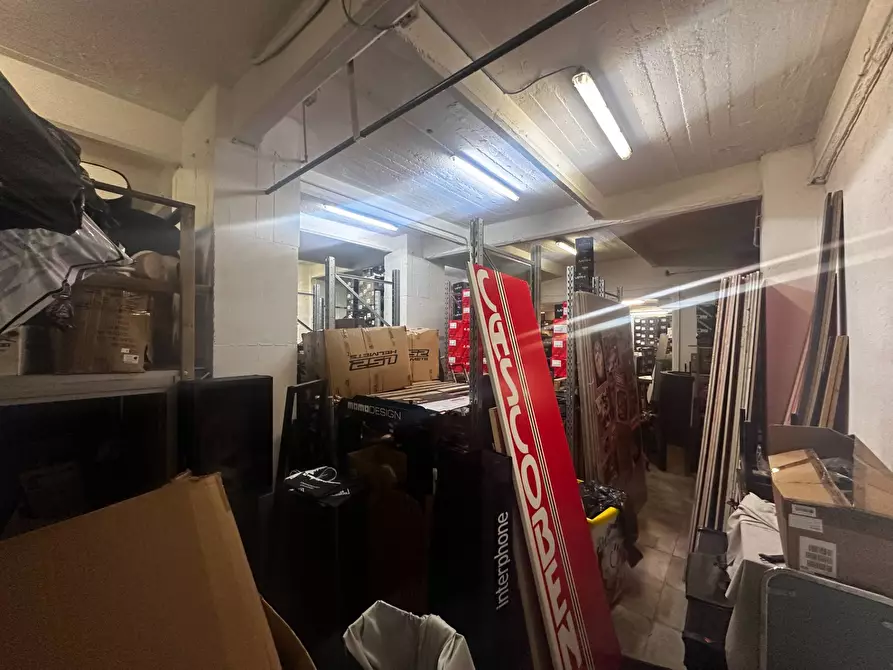 Immagine 2 di Locale commerciale in vendita  in Via Spinola Di San Pietro 6 a Genova