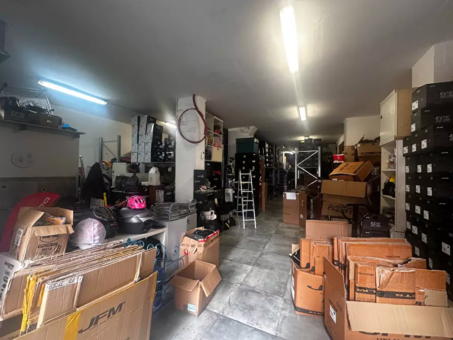 Immagine 4 di Locale commerciale in vendita  in Via Spinola Di San Pietro 6 a Genova