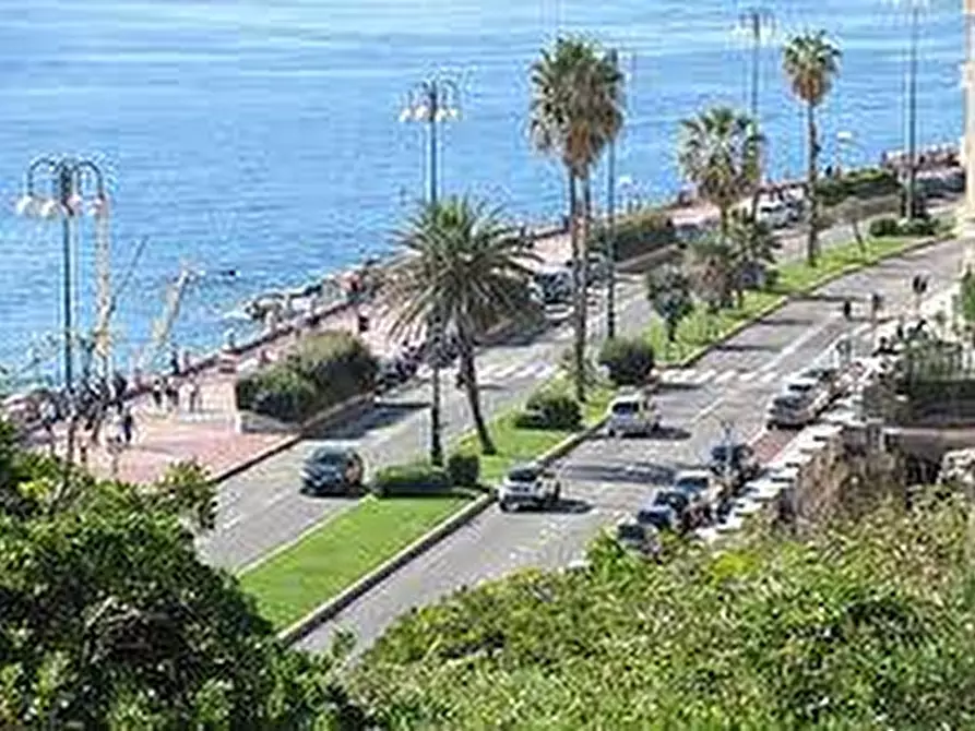 Immagine 1 di Appartamento in vendita  in Corso Italia 32 a Genova