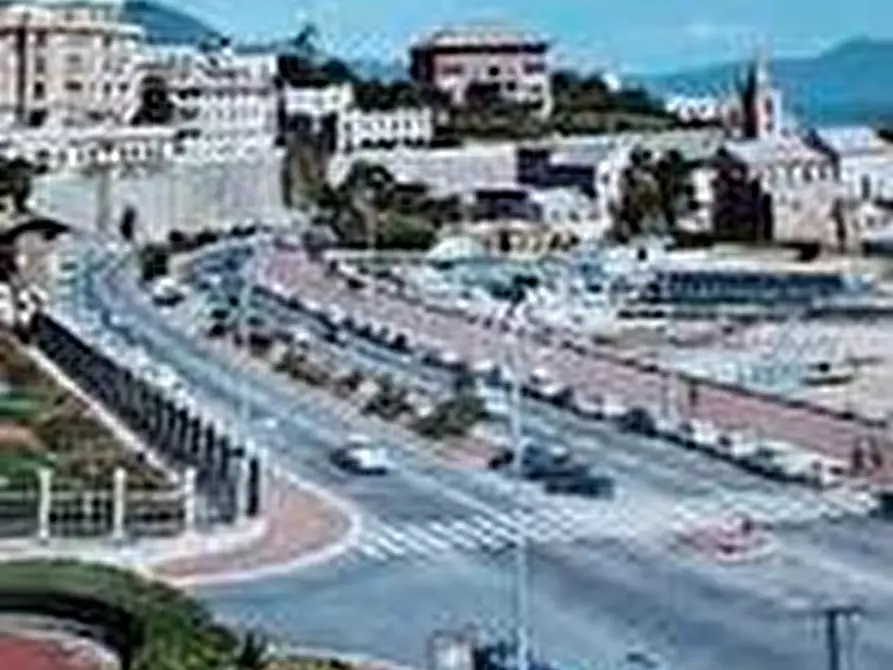 Immagine 2 di Appartamento in vendita  in Corso Italia 32 a Genova