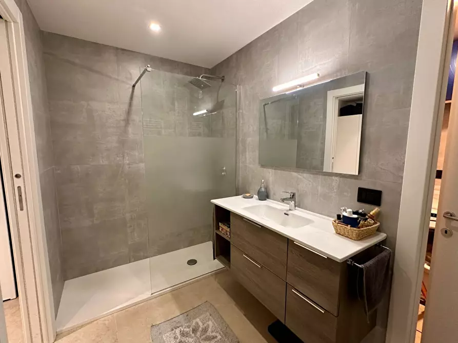 Immagine 12 di Appartamento in vendita  in Corso Italia 15 a Genova