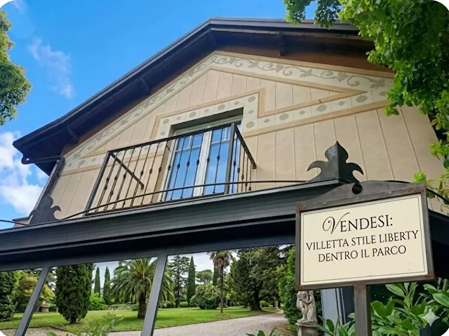 Immagine 1 di Villa in vendita  in Via Sforza a Genova