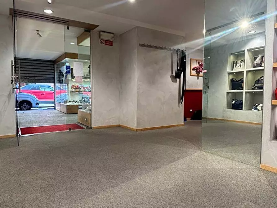 Immagine 24 di Magazzino   in Passo Ponte Carrega 62 a Genova