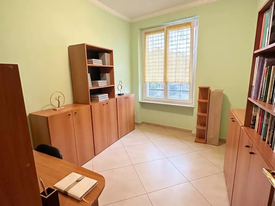 Immagine 11 di Appartamento in vendita  in Piazza De Marini 3 a Genova