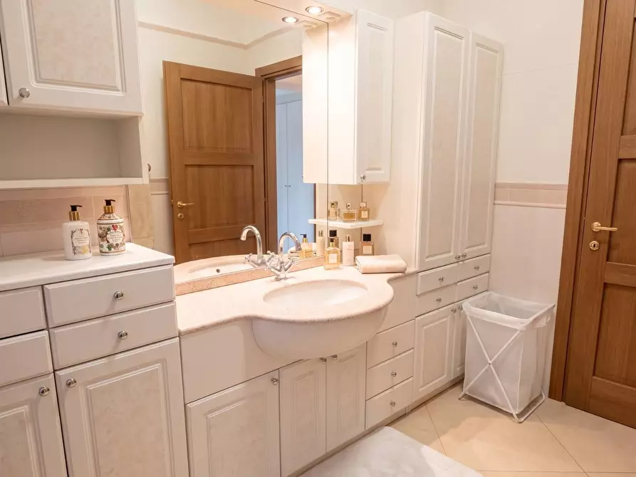 Immagine 13 di Appartamento in vendita  in Piazza De Marini 3 a Genova