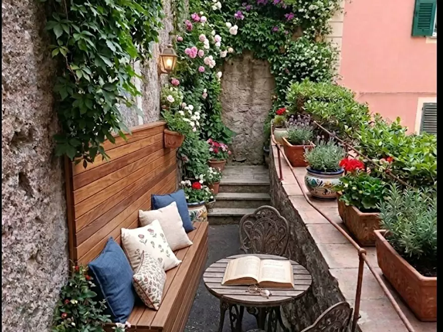 Immagine 42 di Appartamento in vendita  in corso ugo bassi a Genova