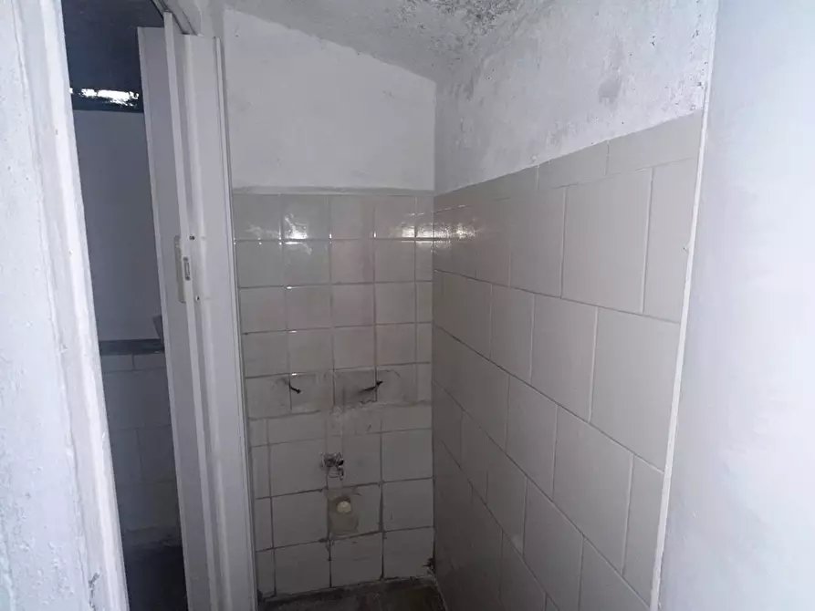 Immagine 2 di Negozio in affitto  in Via Assarotti 5R a Genova