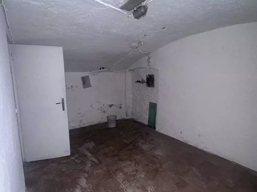Immagine 6 di Negozio in affitto  in Via Assarotti 5R a Genova