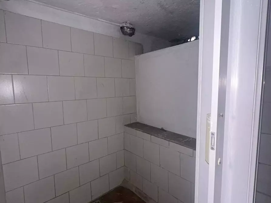 Immagine 7 di Negozio in affitto  in Via Assarotti 5R a Genova