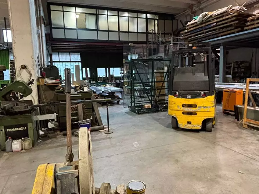 Immagine 2 di Capannone industriale in affitto  in Via Albisola 3 a Genova