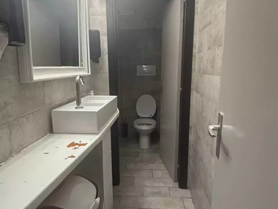 Immagine 11 di Attività commerciale in vendita  in Via Montebello 15 a Rapallo
