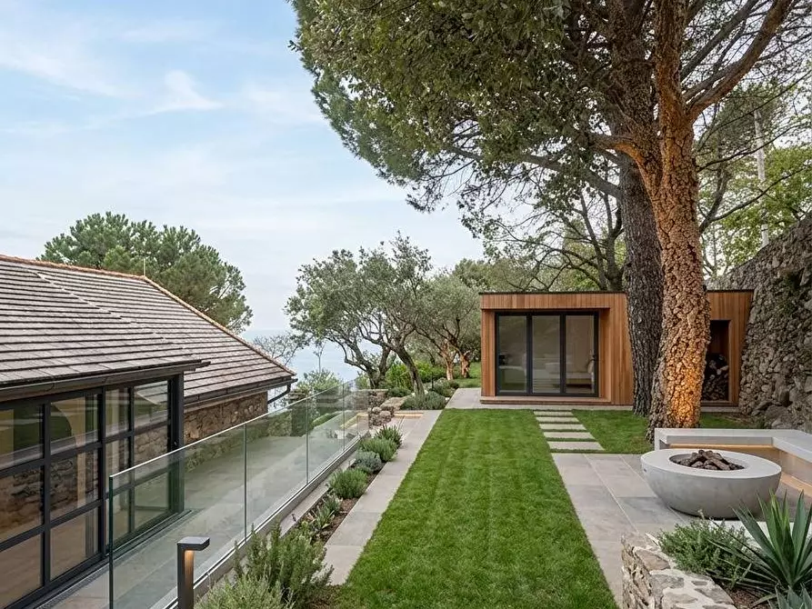 Immagine 3 di Villa in vendita  in Via Costa Di Cantalupo 21 a Genova