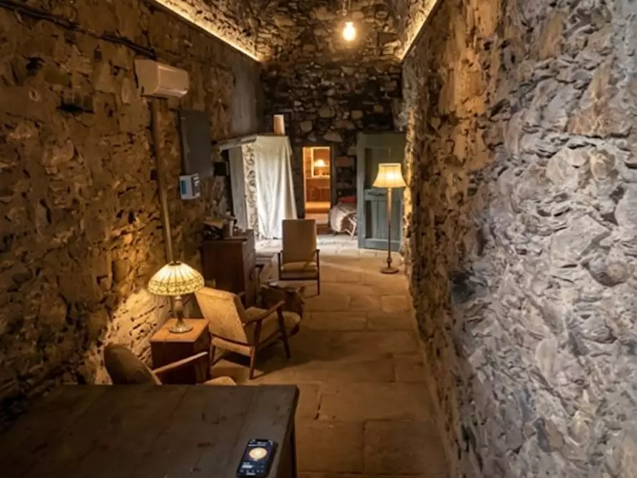 Immagine 1 di Loft/Open space in vendita  in Via Casanova 81 a Crocefieschi