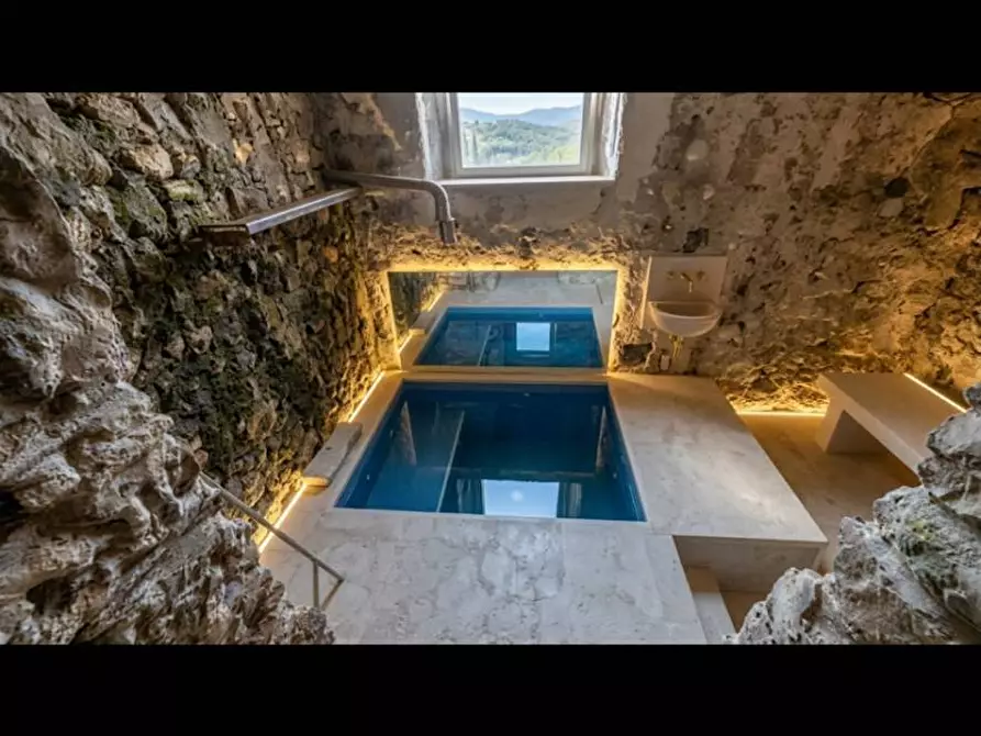 Immagine 2 di Loft/Open space in vendita  in Via Casanova 81 a Crocefieschi