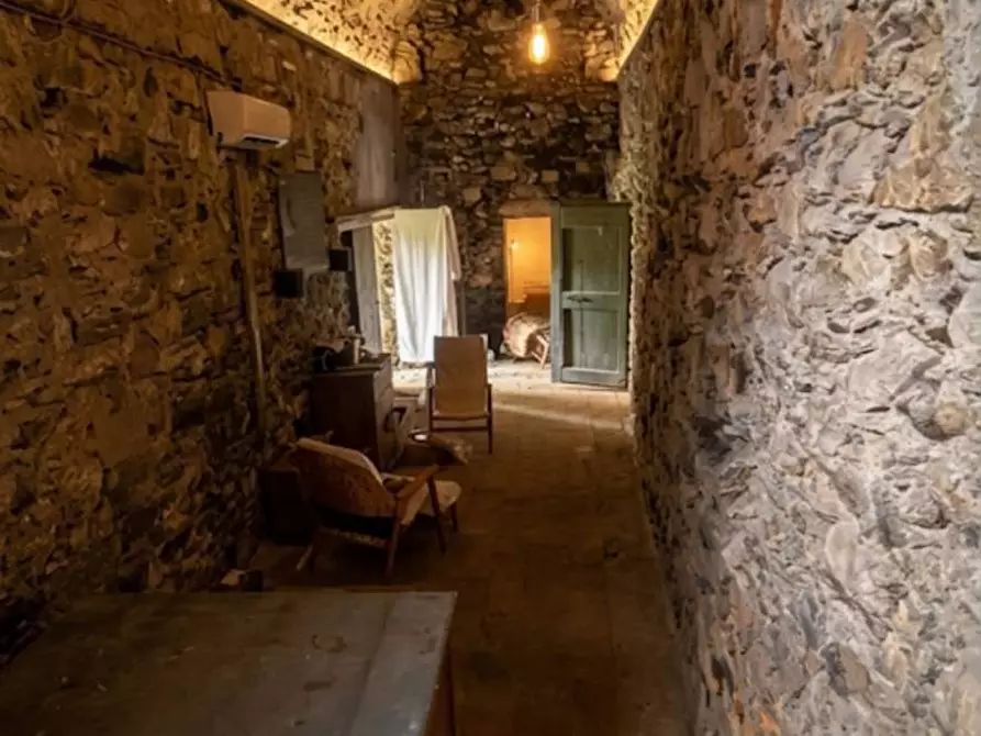 Immagine 3 di Loft/Open space in vendita  in Via Casanova 81 a Crocefieschi