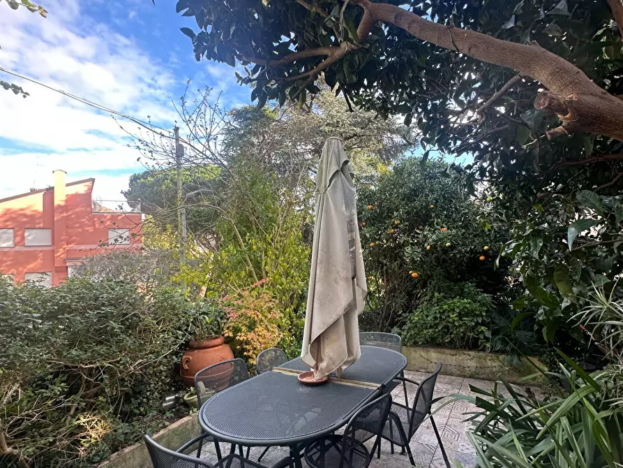 Immagine 2 di Villa in vendita  in Viale Modugno 16 a Genova