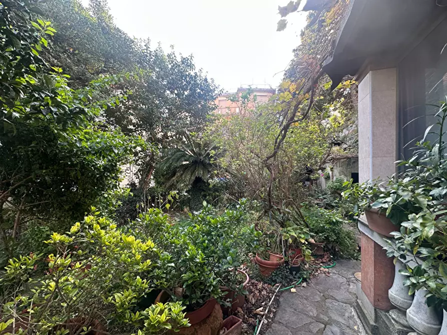 Immagine 10 di Villa in vendita  in Viale Modugno 16 a Genova
