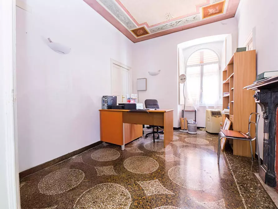 Immagine 12 di Appartamento in vendita  in corso ugo bassi a Genova