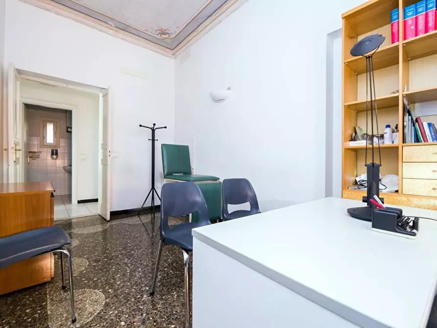 Immagine 13 di Appartamento in vendita  in corso ugo bassi a Genova