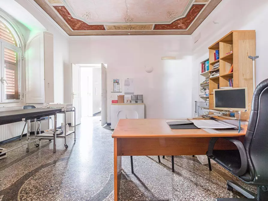 Immagine 15 di Appartamento in vendita  in corso ugo bassi a Genova