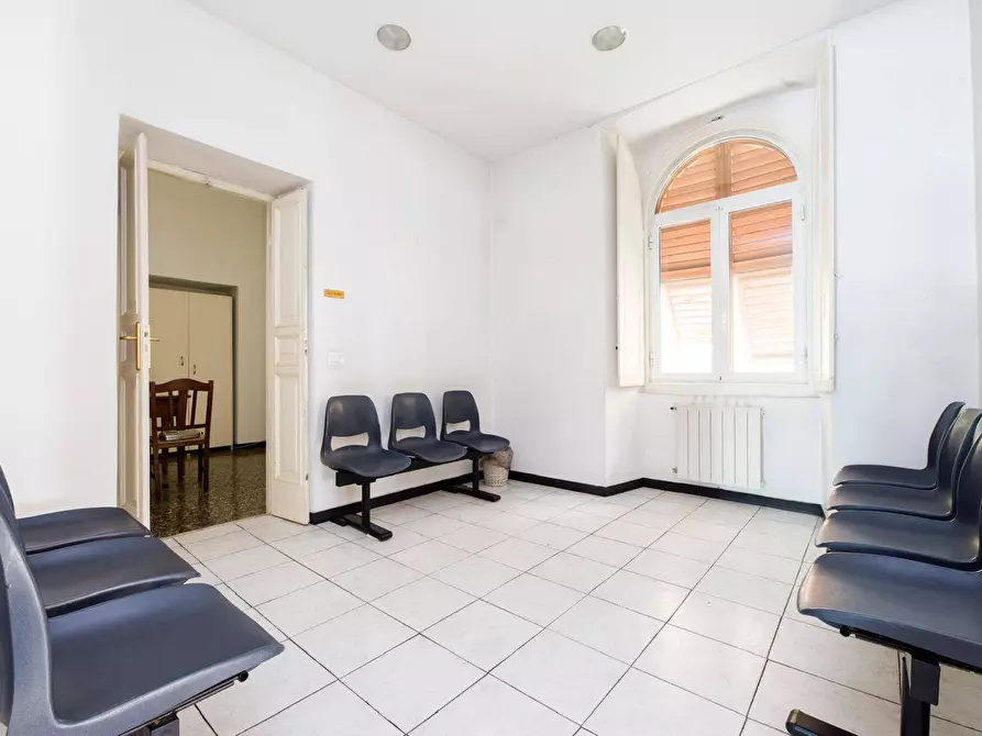Immagine 18 di Appartamento in vendita  in corso ugo bassi a Genova