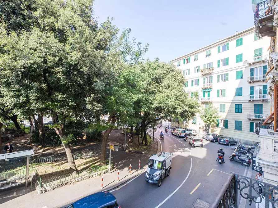 Immagine 20 di Appartamento in vendita  in corso ugo bassi a Genova